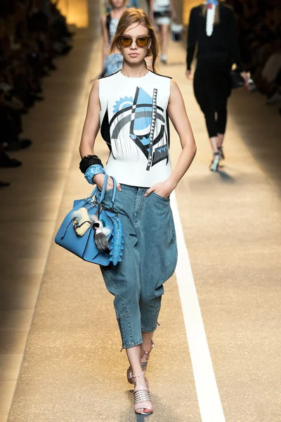 Look 23